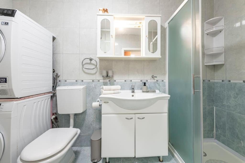 Sea Breeze Apartment *