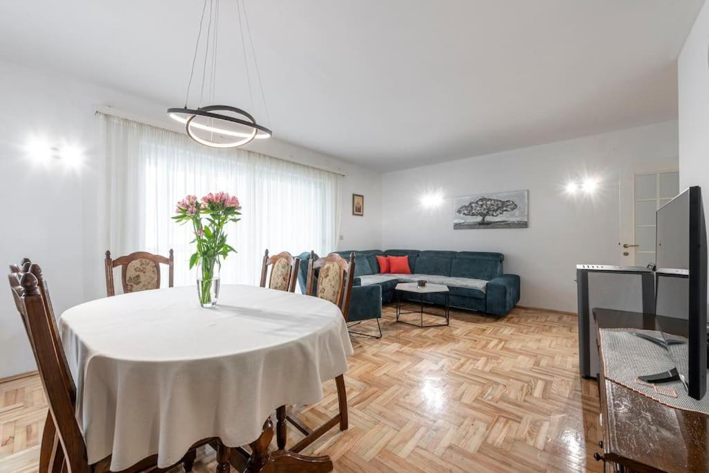 Sea Breeze Apartment