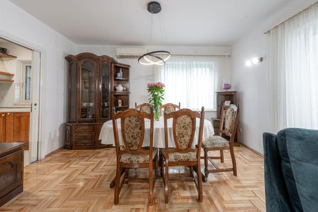 Sea Breeze Apartment *